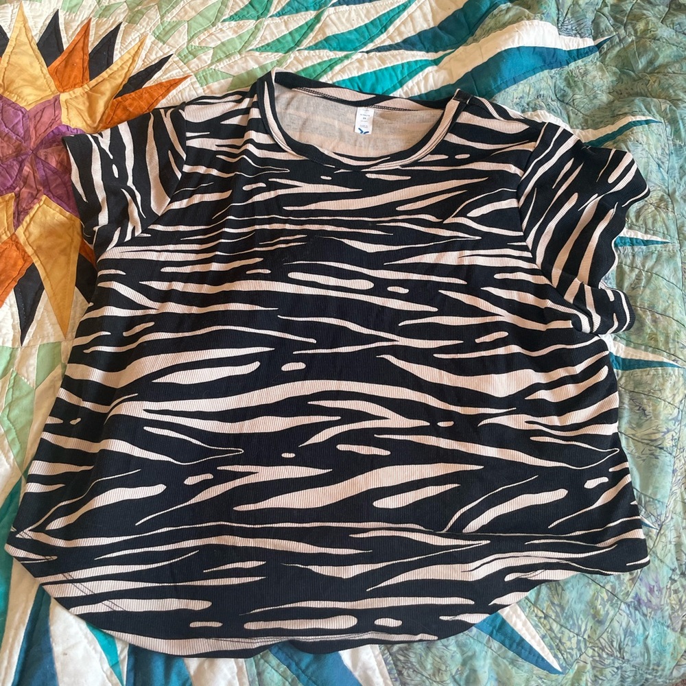 Old Navy Active Crop in Zebra pattern